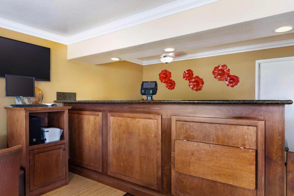 Best Western Hanford Inn Экстерьер фото