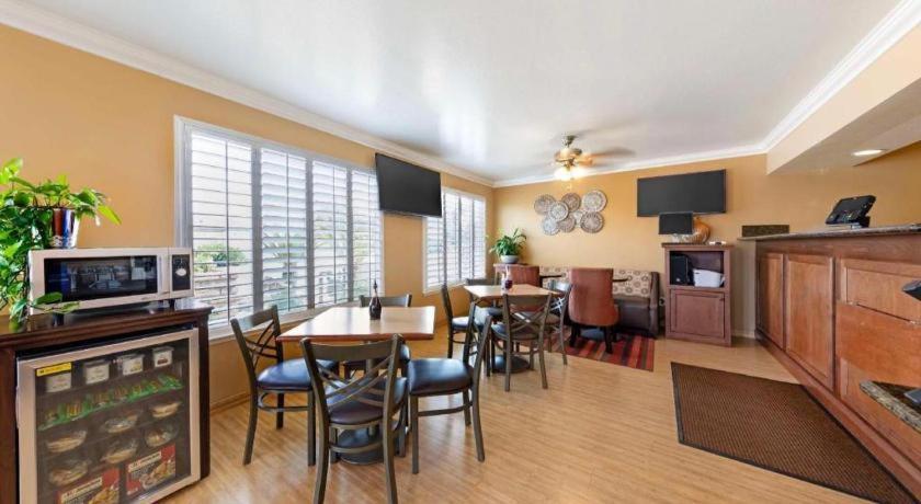 Best Western Hanford Inn Экстерьер фото